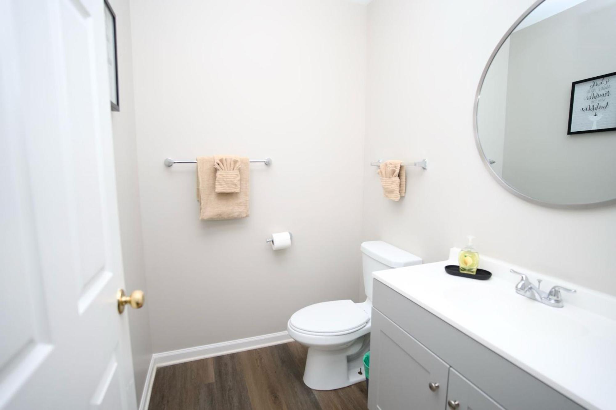 Modern Two Br Townhome, Workspace, Free Parking And Wi-fi Raleigh